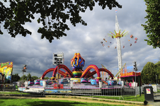 903505 Afbeelding van de kermis in het Griftpark te Utrecht.